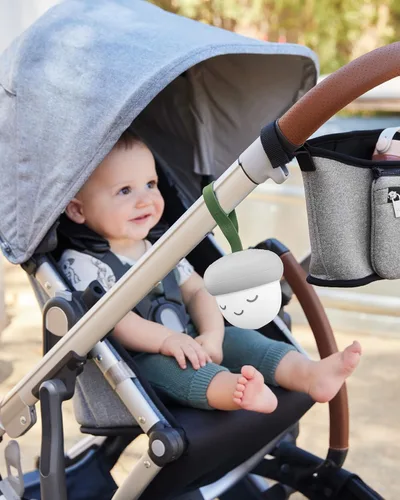 Vista 9 de Skip Hop Máquina portátil de sonido para dormir para bebés, brilla conmigo bellota