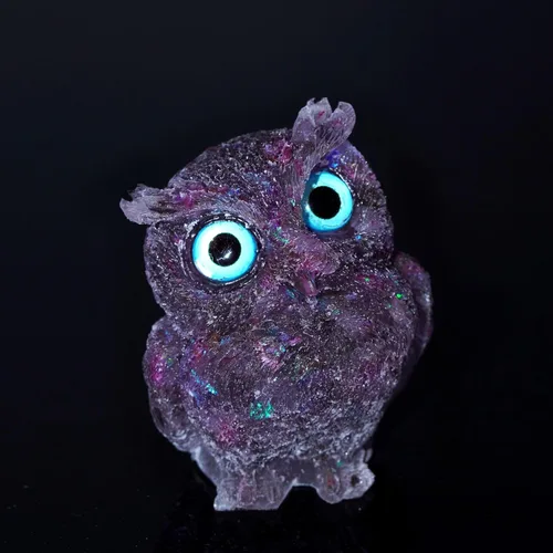 Vista 2 de OwMell Estatua de Búho de Piedra Pulida Gema Figura de Búho Decoración del Hogar Decoración de Estante 2.5" - Amatista