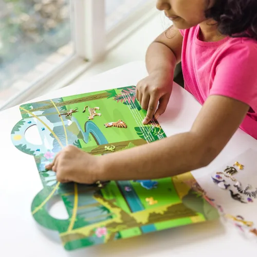 Vista 2 de Juego de calcomanías Melissa & Doug con temática de safari, 42 calcomanías infladas reutilizables