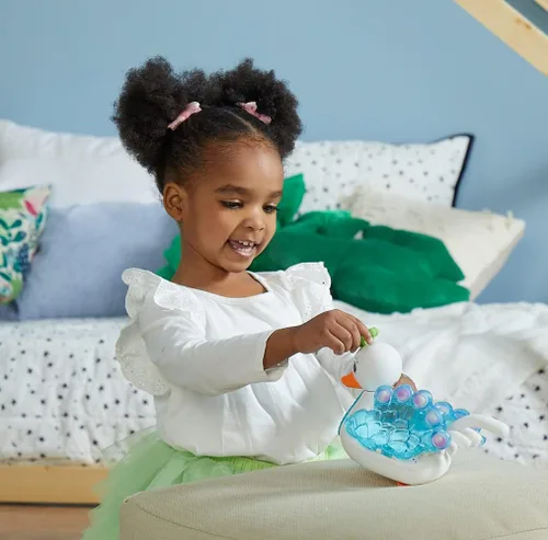 Vista 9 de Playskool Glo Friends - Hugbug & Harmony Pop, Push & Roll! - Vehículo cisne - Insecto brillante - Juguete SEL - A partir de 2 años