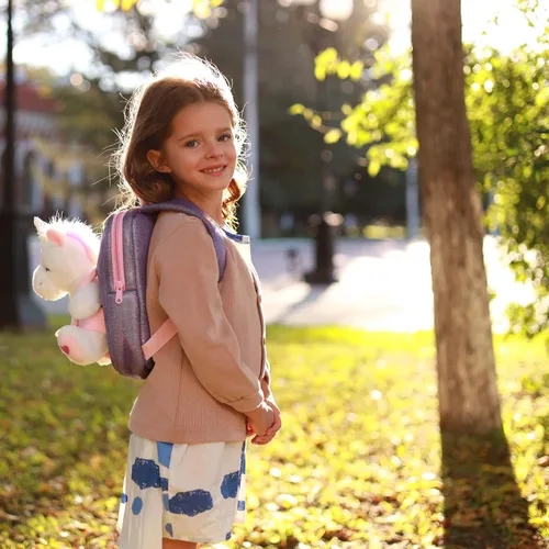 Vista 3 de Kozely Mochila pequeña para niñas, mochila de felpa de unicornio pequeña para niños, rosa y morado para la escuela, Navidad, regalos de cumpleaños