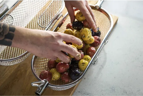 Vista 10 de Napoleon Cesta de parrilla para asador, acero inoxidable, se adapta a barras de asador estándar, mejor para alas, papas fritas y verduras asadas