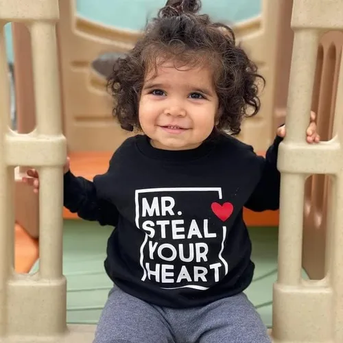 Vista 2 de Eadrioss Sudadera con cuello redondo de chenilla para bebé niño y niña, para San Valentín, para el día de San Valentín