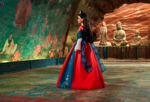 Vista 5 de Barbie Muñeca de Año Nuevo Lunar en bata tradicional Hanfu con estampados chinos y accesorios, coleccionable con soporte para muñecas y certificado