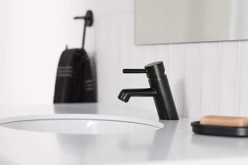 Vista 5 de Peerless P1547LF-BL Precept - Agujero único, flujo de agua de 1.0 GPM, negro mate Mate negro