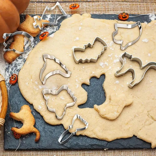 Vista 6 de Juego de 12 cortadores de galletas de Halloween, de acero inoxidable, lindo cortador de galletas, incluye calabaza, fantasma, bruja, zombi, cráneo
