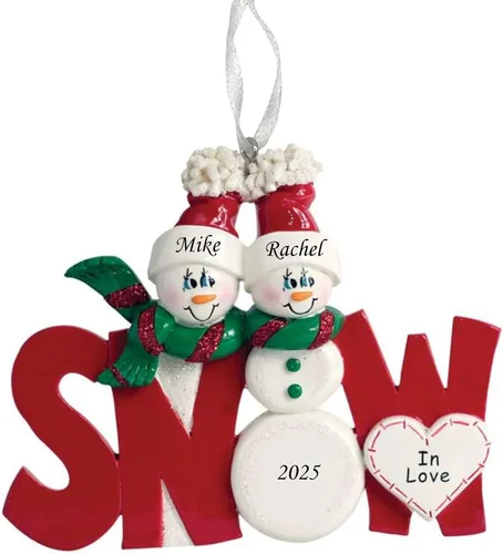 Vista 8 de Adorno de Navidad Personalizado para Parejas 2025 – Regalo Personalizado para Parejas, Recién Casados, Parejas Casadas y Comprometidas – Decoración