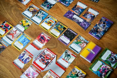 Vista 4 de Renegade Game Studios Power Rangers Juego de construcción de mazos para 2-4 jugadores, mayores de 13 años