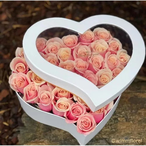 Vista 2 de UNIKPACKAGING Caja de flores con forma de corazón de alta calidad, cajas de regalo para flores de lujo y arreglos de regalo, juego de 3 (blanco)