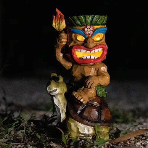 Vista 9 de Estatua de Tiki para exteriores con decoración de tortuga, figura de jardín con energía solar, arte Tiki para Tiki bar, patio trasero, jardín
