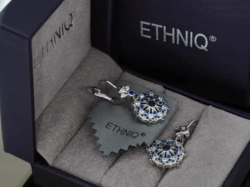 Vista 7 de ETHNIQ Aretes Diseño único colgante con circonita cúbica (74 piedras), joyería ligera de moda para mujer para todos los eventos, ideal para el día