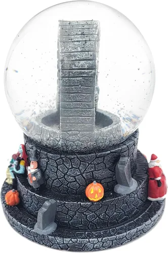 Vista 4 de Spirit Halloween The Nightmare Before Christmas - Globo de nieve con diseño de calabaza Jack Skellington King, con licencia oficial, NBC, decoración