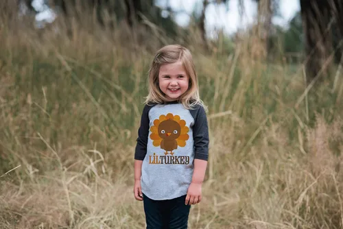 Vista 6 de 7 ate 9 Apparel Camisa estilo raglán gris para bebé niño, con diseño de pavo pequeño de Acción de Gracias