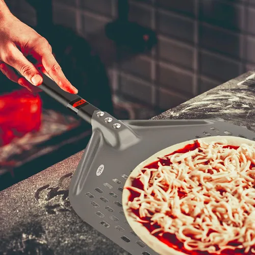 Vista 6 de TKC Pala Perforada para Pizza - Volteador de Pizza de Metal de 12 pulgadas compatible con Hornos Ooni, Uso Interior y Exterior, Mango Duradero