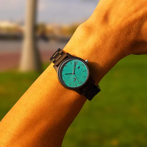 Vista 9 de Opis UR-U1 Reloj Artsy UnisexFemenino de MaderaReloj de Pulsera para HombreReloj de Madera para MujerHombre Hecho con Cara Única en Relieve