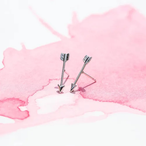 Vista 4 de Boma Joyas de plata esterlina Arrow Stud Pendientes, Metal