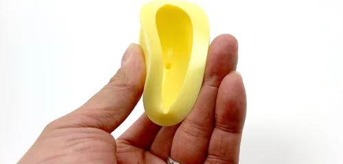 Vista 4 de LENITH Taza de palma de silicona para mamá para eructar ayudante flema esputo masaje puntiagudo amarillo