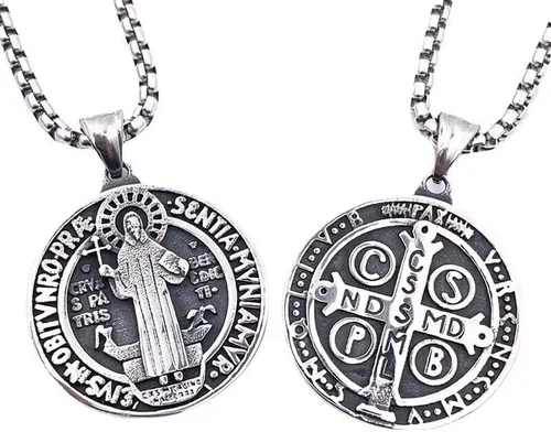 Vista 4 de Zhubobo Collar con medalla de San Benito con colgante de cruz de crucifijo de acero inoxidable, exorcismo, Metal, No es una piedra preciosa