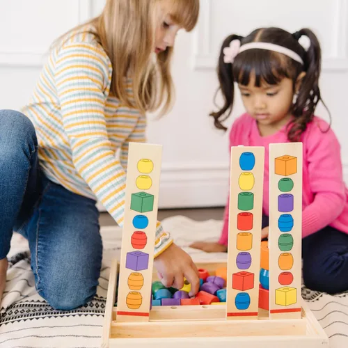 Vista 7 de Conjunto de secuencia de cuentas Melissa & Doug