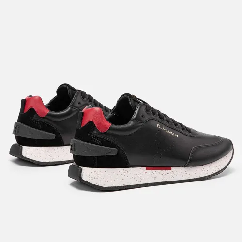 Vista 3 de El SJ600 es un zapato deportivo con clase. Su diseño, las perforaciones en el lateral y su cuero de napa lo convierten en un zapato deportivo