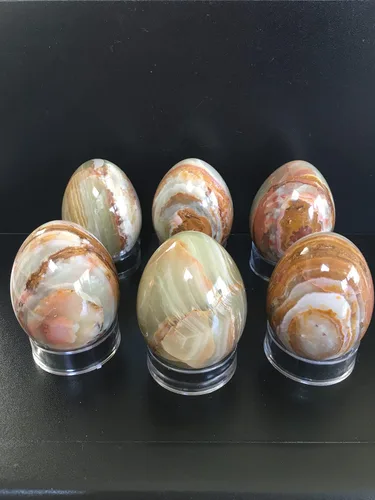 Vista 6 de Ónix natural con bandas de arco iris de 2.5 pulgadas, forma de huevo, piedra de cristal curativo, mineral