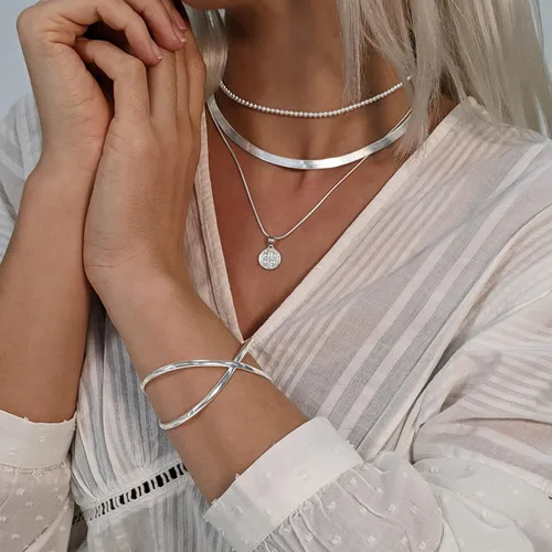 Vista 3 de Silverly Collar pequeño de plata de ley con medallón de San Benito para hombres y mujeres, moneda de San Santo de plata 925 en cadena bordillo de 18