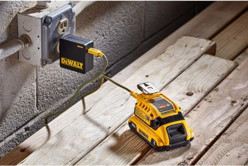 Vista 3 de DEWALT Cargador de Batería y Kit de Carga de Pared USB (DCB094K)