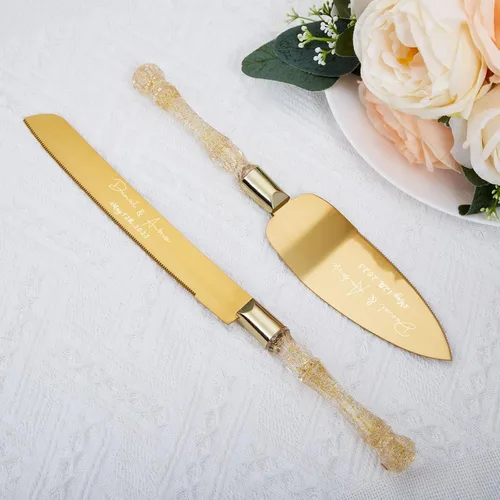Vista 8 de Juego de cuchillo personalizado para tartas y servidor, cuchillo y servidor para tartas doradas, cubiertos de boda personalizados para una ceremonia