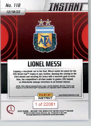 Vista 2 de Panini Instant FIFA World Cup #118 Lionel Messi con trofeo de la Copa Mundial Argentina 2022 - Tarjeta de intercambio oficial de fútbol de Panini