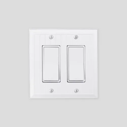 Vista 2 de Questech Cubierta de interruptor de luz, placa de pared doble basculante para enchufes eléctricos, placa de interruptor GFCI de 2 cuadras