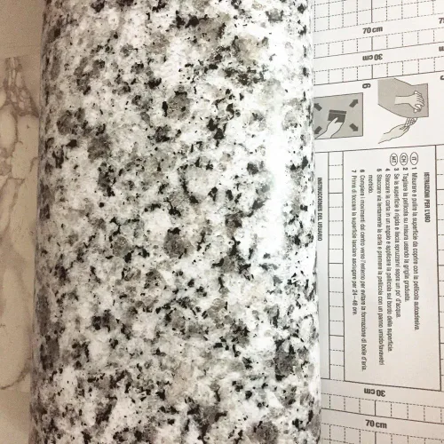 Vista 3 de Moyishi Vinilo autoadhesivo de vinilo con aspecto de granito blanco claro y brillante para encimera