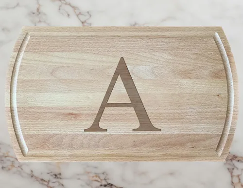 Vista 3 de Tabla de cortar de haya blanca grabada con elegante inicial, perfecta para cocinas sofisticadas del hogar y chefs profesionales