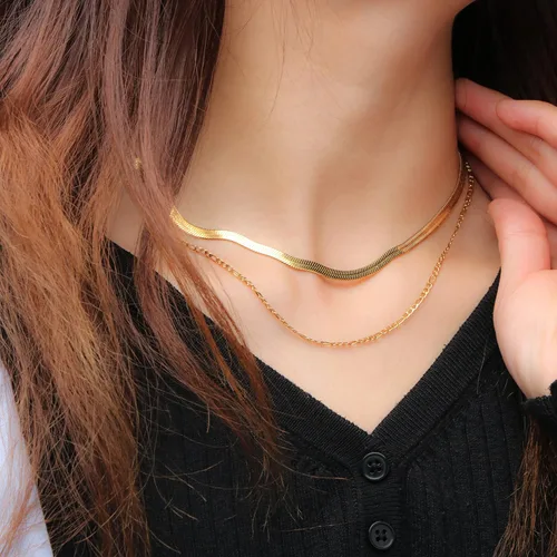 Vista 5 de JoycuFF Collar de oro para mujer, delicado collar de gargantilla en capas para mujer, caja de clip de serpiente, cuerda Figaro, collar de cadena