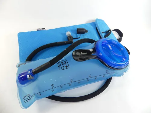Vista 9 de Paquete de hidratación con bolsa de agua de 2L o 3L y bolsa enfriadora > Mantiene la bebida fresca y protege las vejigas > Depósito Camelback