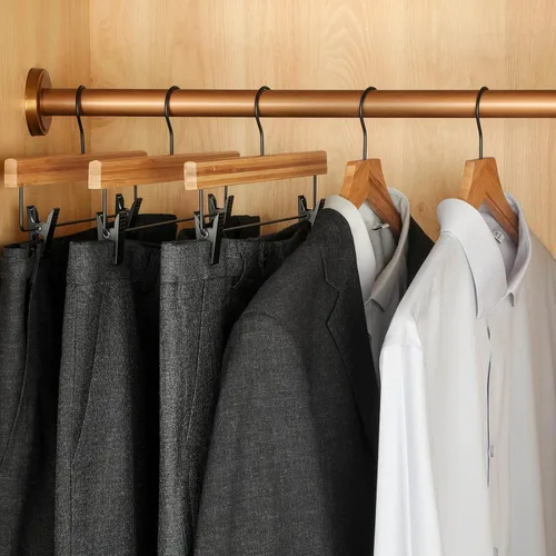 Vista 6 de TOPIA HANGER Perchas de madera de bambú, perchas con gancho negro giratorio y nothces de corte liso, juego de 12 perchas de madera duraderas