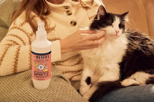 Vista 16 de MRS. MEYER'S Clean Day - Spray desodorizante para gatos, aroma dulce de manzanilla, 8 onzas