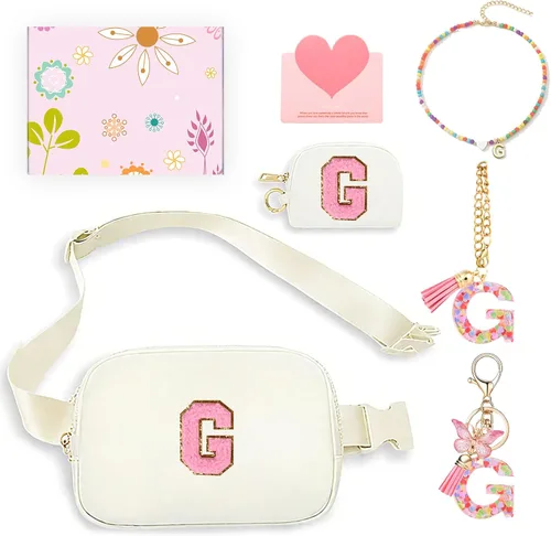 Vista 26 de Regalos de moda para niñas adolescentes, cangurera con monograma para niña con llavero, collar, dijes de taza, tarjeta de felicitación y caja