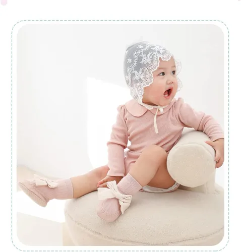 Vista 2 de SUITBOY Calcetines de zapatos para niñas con bonitos lazos, paquete de 2 calcetines antideslizantes para el suelo con agarre, juego de regalo