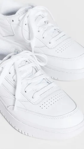 Vista 6 de Reebok Tenis dobles Club C para mujer, Transparente