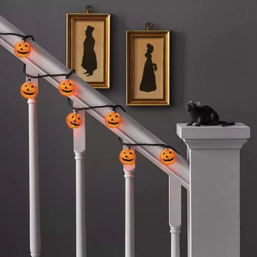 Vista 8 de Luces de calabaza de Halloween para exteriores, 2.6 m enchufables, luces de cadena naranjas para decoración de Halloween con 10 luces LED de Jack O