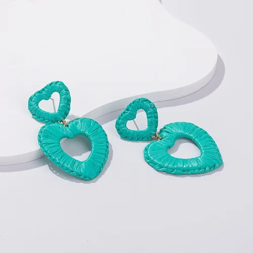 Vista 5 de Aretes de rafia de corazón, bonitos aretes bohemios, hechos a mano, joyería de amor de verano para mujer