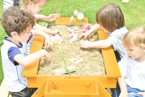 Vista 4 de Avenlur Mesa de arena de madera para niños, juego sensorial, madera de pino duradera, portátil, estante de almacenamiento, juego imaginativo