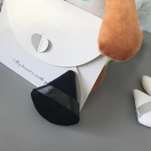 Vista 4 de 6 esponjas de maquillaje en polvo cosmético para base de algodón, almohadillas de maquillaje triangulares suaves, esponjas de maquillaje negras