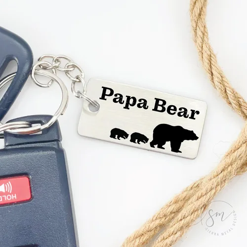 Vista 2 de SM Design Llavero de regalo para papá oso, llavero para abuelo, regalo de cumpleaños, Navidad, día del padre, con cachorros, PAPA-BEAR-KEYCHAIN