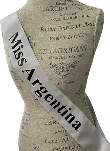 Vista 3 de Banda para concurso de Miss Argentina con cierre de pin ajustable, pancarta inspirada en Beetlejuice