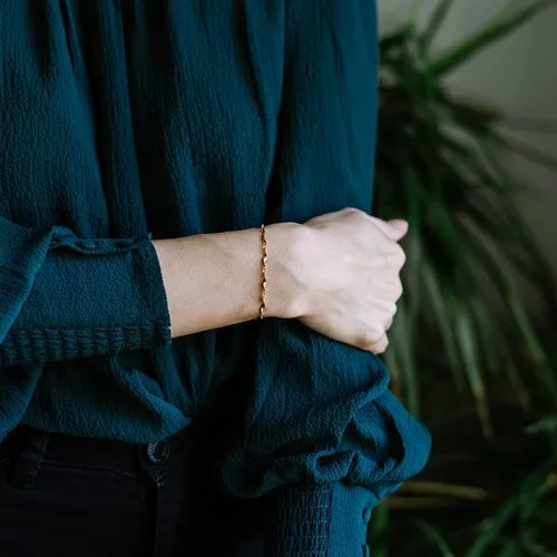 Vista 4 de Juego de pulseras de cadena de oro para mujer, delicadas pulseras de eslabones de cadena de clip en capas, pulseras apilables con textura, regalos