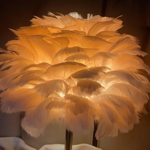 Vista 3 de Meefad Lámpara de noche de plumas, luz nocturna LED moderna con base de cerámica, lámpara de mesa rosa para dormitorio