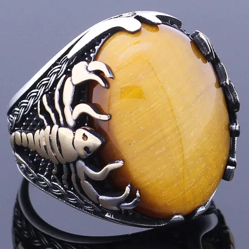 Vista 2 de Anillo de plata de ley 925 maciza con ojo de tigre y figura de escorpión para hombre