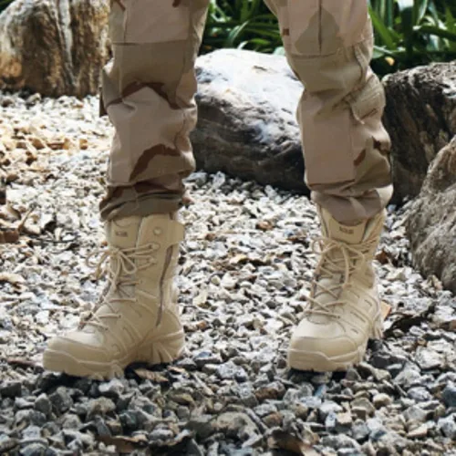 Vista 2 de Botas de trabajo tácticas militares para hombre, con cremallera lateral, ligeras, botas de combate para motocicleta, botas de combate para el Beige