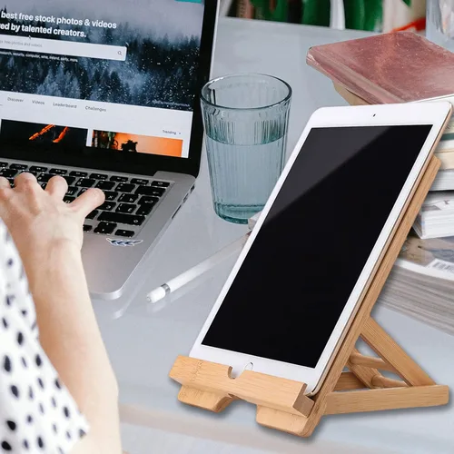 Vista 7 de Soporte para tableta de bambú Soporte ajustable plegable de madera para iPad con orificio cargable para escritorio iPad Soporte de cocina